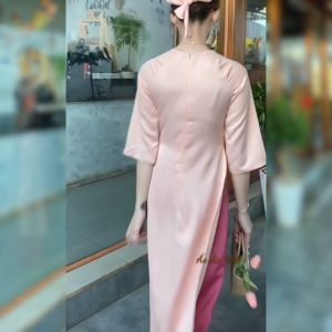 Áo dài cách tân nữ tết dáng suông màu hồng đính ngọc cổ tròn lụa tây thi cao cấp
