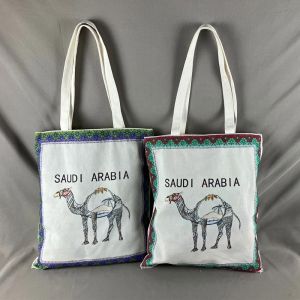 กระเป๋าผ้าใบลายการ์ตูนความจุขนาดใหญ่สำหรับทั้งชายและหญิง กระเป๋าเดินทางแบบย้อนยุค กระเป๋าสะพายไหล่เดียวสำหรับนักเรียน ดีไซน์ที่ไม่ซ้ำใคร