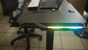 Kệ đèn LED chớp theo nhạc cho bàn iCockpit