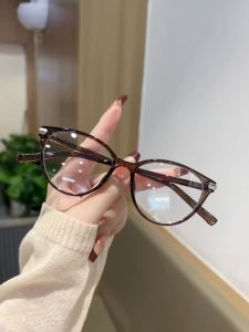 Kính Mắt Mèo Nữ Retro Thiết Kế Nghệ Thuật Thẩm Mỹ Cao Chống Ánh Sáng Xanh Gọng Titan Phong Cách Thường Ngày Đa Năng Bảo Vệ Thị Lực
