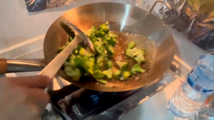 กระทะสแตนเลส (ขนาด32ซม) กระทะก้นลึก กะทะสแตนเลส กะทะจีน กระทะผัด กระทะทอด กระทะสแตนเลสอย่างดี กระทะไม่ติดกระทะ เหมาะสำหรับการทำอาหารทุกวัน ปลอดภัยในการใช้งาน ไม่มีการเคลือบสารเคมี ปลอดภัย100%