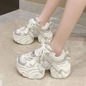 รองเท้าผ้าใบพื้นหนาสไตล์ย้อนยุคแบบสวมสำหรับผู้หญิง ทรงสปอร์ต ฤดูร้อน 2025 รองเท้าผ้าใบพื้นหนาแบบสวมสบาย สไตล์ลำลอง ทรงส้นสูง ทรงหัวมน