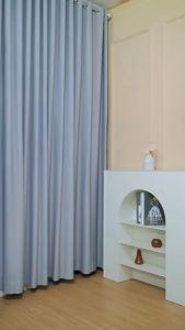 Blouse Rajut Wanita Tangan Balon Oversize Garis Monokrom - Nyaman & Trendi