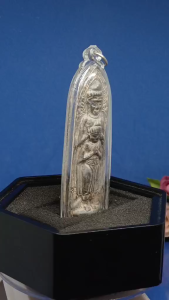 A very old and rare Vintage Buddha ImageBE2508 Phra Ruang Sukhothai(Bxllet Buddha)AmuletGreat Blessing from all direction Overcome all obstacles in life非常稀有古老文物佛像之一非常精美五大金属古佛之一Phra Ruang帕銮佛(又称子弹佛)已包好透明防水壳