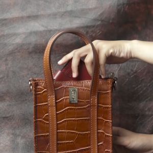 Jeiny Tas Selempang Kulit Lecari