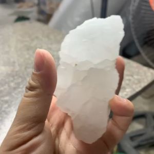 1 viên đá thạch anh trắng tự nhiên dùng làm trang trí decor thanh tẩy ( đá thật chuẩn việt )k100 350g