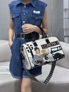 Embroidered Large Capacity Travel Tote