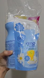 Dmp baby bath สีฟ้า สบู่อาบน้ำและสระผมออร์แกนิค ดับเบิ้ลมิลค์แอนด์วิตามินอี 480 มล. อ่อนโยนต่อผิว