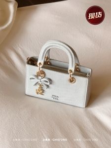 Mint Green Light Portable Handbag