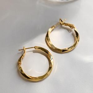 Trendy S925 Silver Needle Metal Facet Smooth Spiral Design Hoops Earrings Simple Cold Style Fashion Jewelry Ear Cuffs
