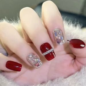 เล็บปีใหม่เล็บปลอม พร้อมส่ง แฟชั่นและสวยงาม เล็บปลอม สำเร็จรูป กันน้ำ 24 ชิ้น