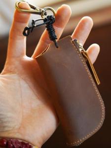 Universal Car Key Holder Vintage Top Layer Cowhide Leather Key Protection Case Personalized Lock Key Bag for Youth Men