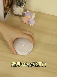 โคมไฟหัวเตียง ยึดผนังด้วยแม่เหล็ก ไฟกลางคืนเซ็นเซอร์ LED light ชาร์จ USB แบบพกพา 3 สี ปรับได้  แสงนุ่ม LEDไฟติดผนัง ไฟสามารถเพิ่ม-ลดแสงได้ (กดค้างที่ปุ่มเปิด-ปิด)