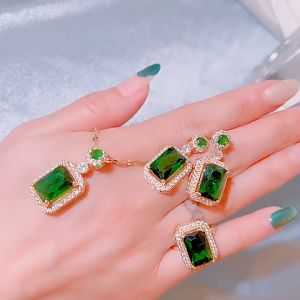 HYP Accessories Shop สร้อยคอสแตนเลสจี้สีเขียวมรกต เรียบหรู ไฮคลาส ดูมีระดับ 1901#