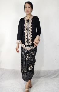 Atasan Kebaya Brokat Renda Lengan Panjang Amelia Warna Hitam