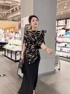 Bộ Váy Acetate Thiết Kế Elegance với Cảm Giác Xoè