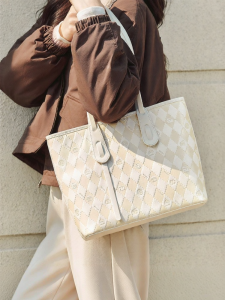 Semir | New Gentle Lattice Large Capacity Commuter Tote Bag
