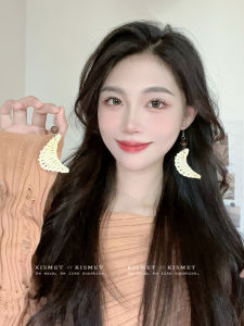 Small Batch Design Sense Horn Shaped Earrings Womens Beautiful Mermaid Color System Face Slimming Ear Studs Fashion Jewelry