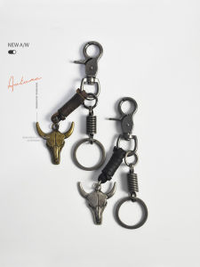 Handmade Fashion Metal Keychain Retro Creative Bull Head Leather Keyring for Men Car Bag Decoration Trendy Pendant