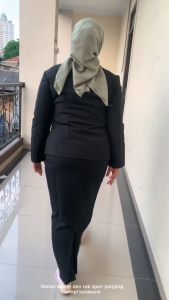 Satu Set Setelan Jas Blazer Rok Kipas Rempel Panjang Wanita