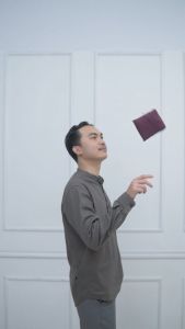 RAAYA - Sarung Parasut Hitam & Navy Traveling