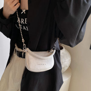 กระเป๋าสะพายข้างทรงม้าขนาดเล็กสำหรับผู้หญิง กระเป๋าสะพายข้างแบบสะพายไหล่ข้างเดียวสุดเก๋ไก๋สำหรับฤดูร้อนปี 2024 กระเป๋าสะพายข้างแบบมีซิปปิด