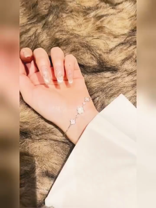 Gelang Clover Serut Wanita Anti Karat Korea Aesthetic Aksesoris Perhiasan