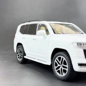 1: 24 Toyota Land Cruiser Alloy Car Model Sound Effect Die Casting Car Toy Boy Birthday Gift Childrens Toy Car Series