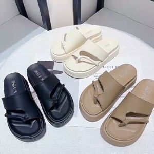 Thick soled sandals for women with a high-end beach feel and flip flops for beach wear paired with skirts