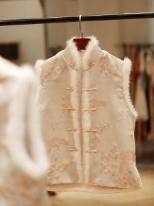 New Chinese Style Cheongsam Vest Womens Year of the Rabbit Celebration Fashionable Short Cheongsam No Sleeve Floral Pattern