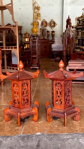Cặp đèn thờ mái chùa gỗ hương cao 41cm