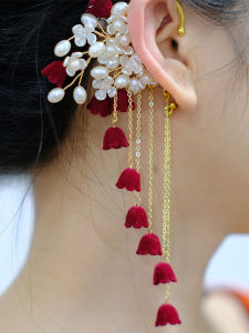 ต่างหูรูปดอกไม้ประดับลูกไม้สีแดงสไตล์จีนใหม่ ต่างหูแบบสวมหูสำหรับผู้หญิง ดีไซน์หรูหรา ไม่ต้องเจาะรู ต่างหูแบบสวมหู