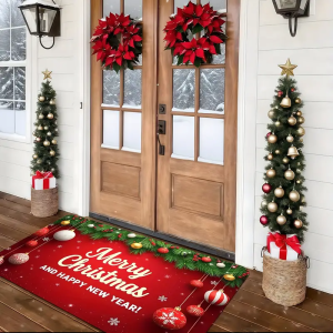 พรมเช็ดเท้าวิคามา สุขสันต์วันคริสต์มาส พร้อมกิ่งสนและลูกบอล-ซักด้วยเครื่องได้ วัสดุผ้าสักหลาด ดีไซน์สีแดงและสีเขียวสำหรับเทศกาล