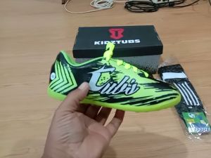 KIDZTUBS Sepatu Futsal Anak Paket Komplit Sepatu Futsal Tas Skin Deker Kaos Kaki Usia 6-10 Tahun Size 28 29 30 31 32 33 34 35 36 37 KDZ1351011525