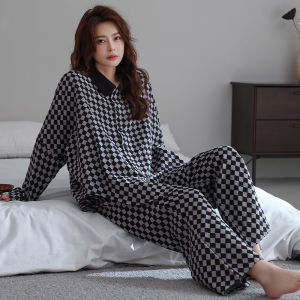 New Long-sleeved Cardigan Pajamas for Women with A Lapel Collar Classic Checkered Pattern Loose Fit Can Be Worn As Outerwear