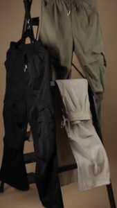 TRAIL TO TOWN : CARGO PANTS กางเกงเดินป่าทรงคาร์โก้จากแคมเปอร์บอย ใส่สบาย แห้งเร็ว ยืดหยุ่น กางเกงขายาวทรงสวย ดีไซน์พิเศษให้ใส่ได้ทั้งในป่าและในเมือง