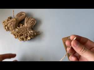 ราคาต่อ 200 ชิ้น เชือกป่านคล้องป้ายราคาสินค้า ตัวล็อกพลาสติก ห้อยแท็กราคา