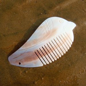 หวีแกะเปลือกธรรมชาตินวดป้องกันไฟฟ้าสถิตสำหรับเป็นของขวัญวันเกิดสำหรับการตกแต่งบ้านตกแต่งเพื่อนรักของแฟนสาว