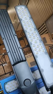 BINGO โคมไฟถนน LED กำลังสูง 220V 200W 400W 600W กลางแจ้งกันน้ำ Stormproof LED Streetlight โคมผนัง ไฟสปอร์ตไลท์ระดับอุตสาหกรรม ตัวถังโลหะ แสงขาว IP67