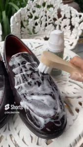 D8 ครีมทำความสะอาดรองเท้า ครีมบำรุงหนังรองเท้า shoes clean 100 ml (แถมผ้าไมโคไฟเบอร์) ขัดรองเท้า ซักรองเท้า