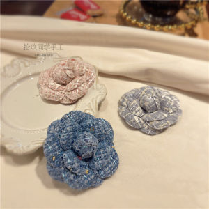 เข็มกลัดผ้าขนหนูถักมือ ดอกกุหลาบ ทรงสตรีทแฟชั่น สำหรับผู้หญิง เครื่องประดับแฟชั่น ดีไซน์ 3 มิติ สีฟ้าควัน