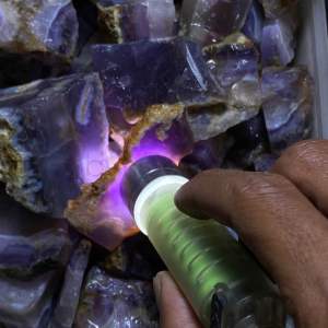 Bahan batu akik kecubung junder nusantara / bongkahan batu kecubung