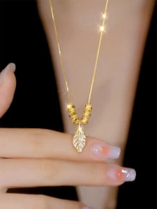 Golden Leaf Titanium Steel Necklace Fashionable Luxury Design Feminine Floral Cross Chain Jewelry for Women Fresh Outlined