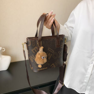 กระเป๋าถือทรงถังแฟชั่นสำหรับผู้หญิง กระเป๋าสะพายไหล่ข้างเดียวแบบย้อนยุค พิมพ์ลาย กระเป๋าถือ PU สำหรับเดินทางในช่วงฤดูใบไม้ผลิ