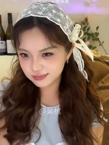 ที่คาดผมลูกไม้กว้างสำหรับผู้หญิง 2025 ห่วงผมริบบิ้นสไตล์ฝรั่งเศสแบบเรียบง่ายใหม่