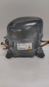 Brand new original DONPER R290 refrigerant compressor L96CU new type freezer low-temperature compressor. 2/5 horsepower 329W power 460W cooling capacity