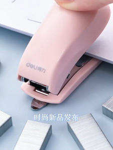 ชุดที่เย็บกระดาษ ที่เย็บกระดาษแบบพกพา เครื่องเขียนสำนักงาน อุปกรณ์การเรียน ชุดที่เย็บกระดาษ (หลากหลายสไตล์)