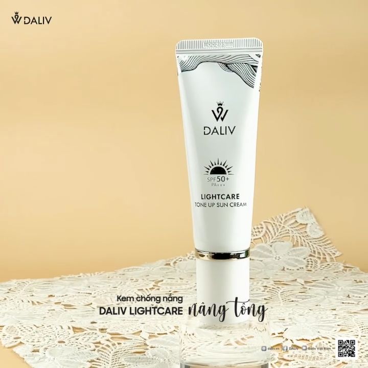 [Tặng nước tẩy trang 100ml] Kem chống nắng nâng tone Daliv Lightcare SPF50+ PA+++ 50g