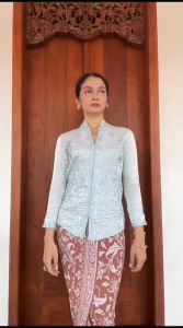 Atasan Kebaya Encim Sutra Dahlia Kringkel Bordir Merak Bali Modern