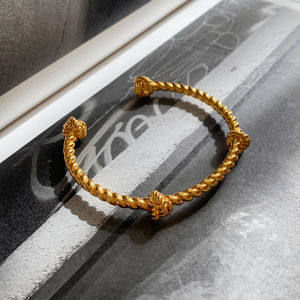 สร้อยข้อมือโลหะสีทอง Zirconia สำหรับผู้หญิง รูปไม้ไผ่ เครื่องประดับแขนงเล็กหรูหรา จี้รูปไม้ไผ่ ใหม่ล่าสุด 2025